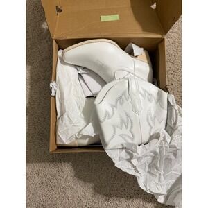 Women's White Western Heeled Boots - Classic Cowboy Style